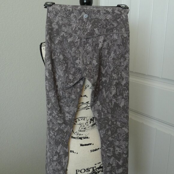 Lululemon Aligns Sz 4 28" - Picture 1 of 4